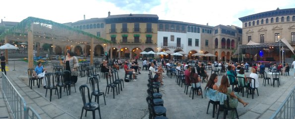 One of the first events after the lockdown: comedy at Poble Espanyol