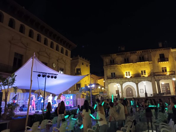 80s and 90s music at Poble Espanyol