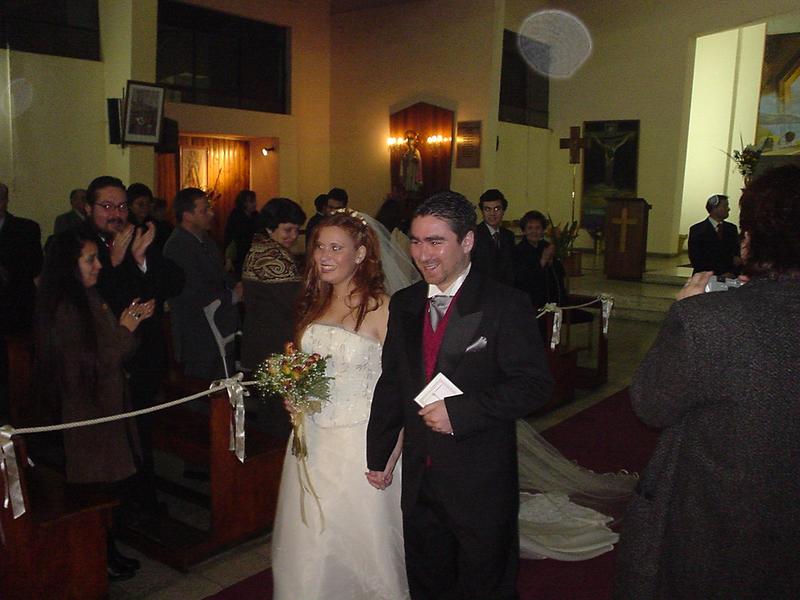 Novios en iglesia