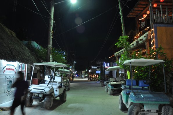 Holbox Noche Carritos