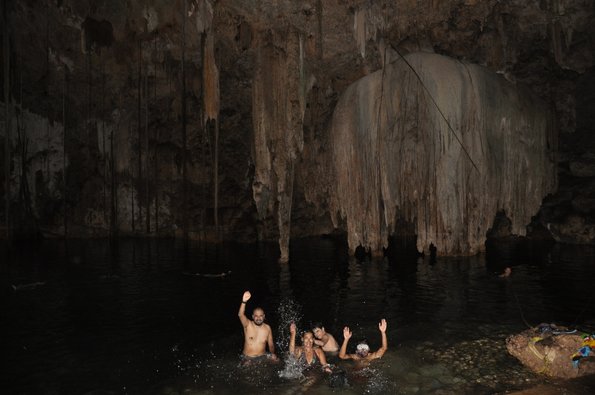 Cenote interior todos